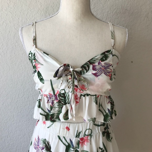 WHITE FLORAL CROPPED BUSTIER TOP SHORTS CO ORD SET - Picture 3 of 15